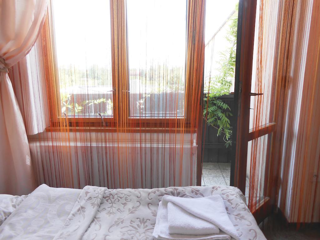 White Rabbit Hall Hotell Poděbrady Rum bild