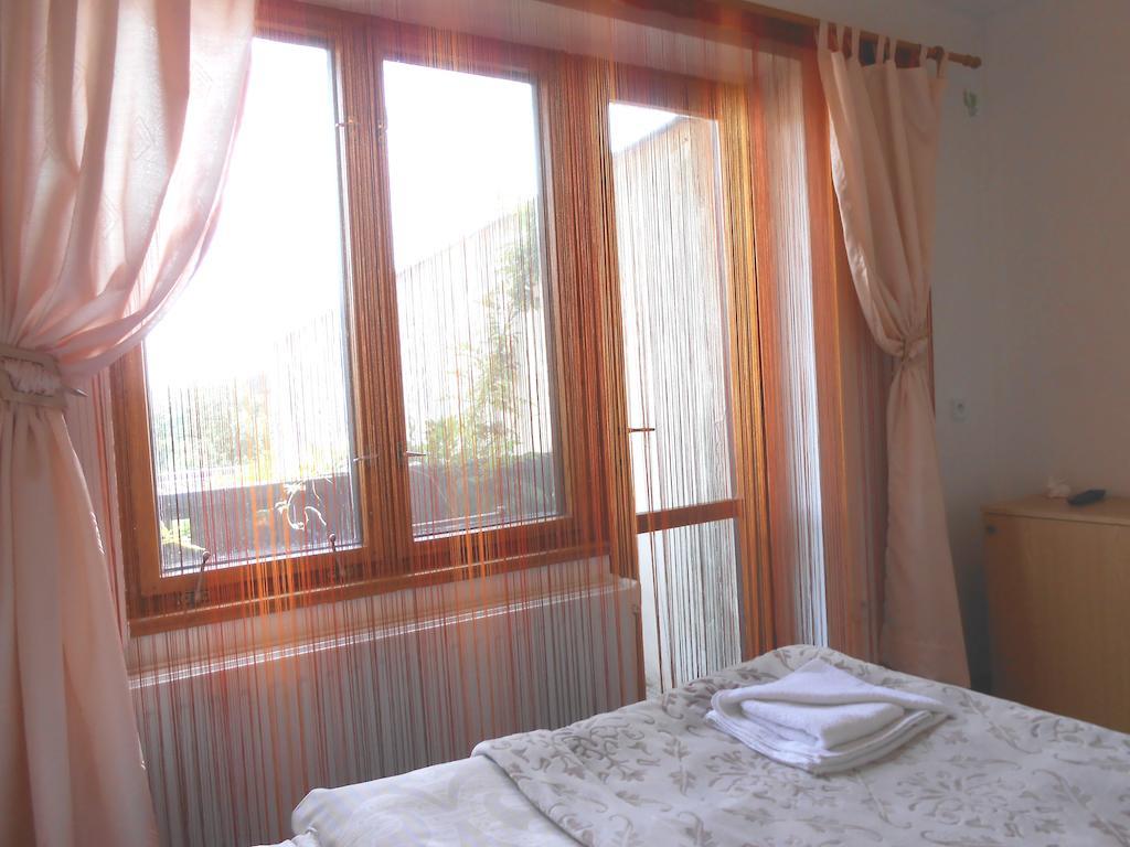 White Rabbit Hall Hotell Poděbrady Rum bild