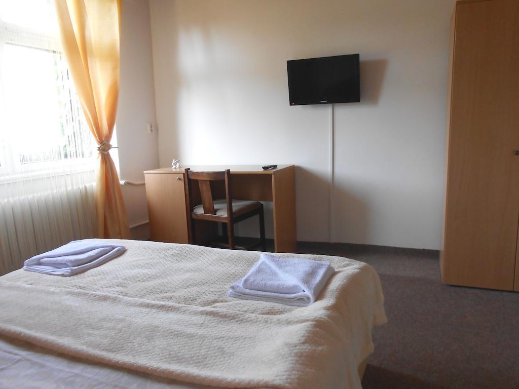 White Rabbit Hall Hotell Poděbrady Rum bild