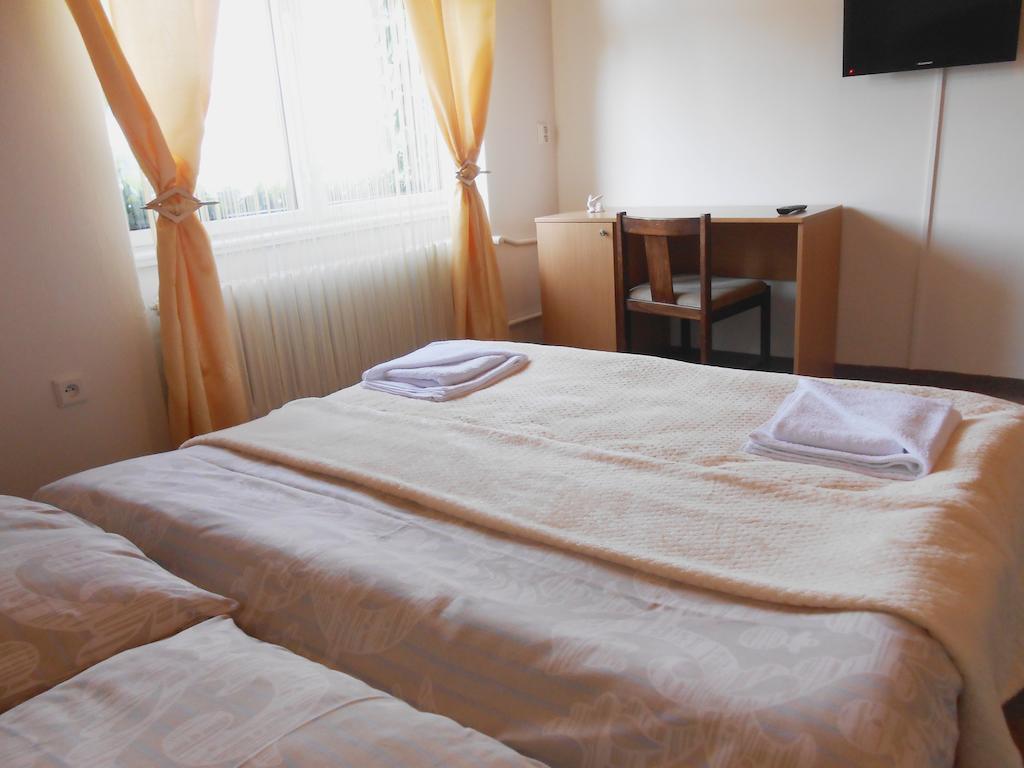 White Rabbit Hall Hotell Poděbrady Rum bild