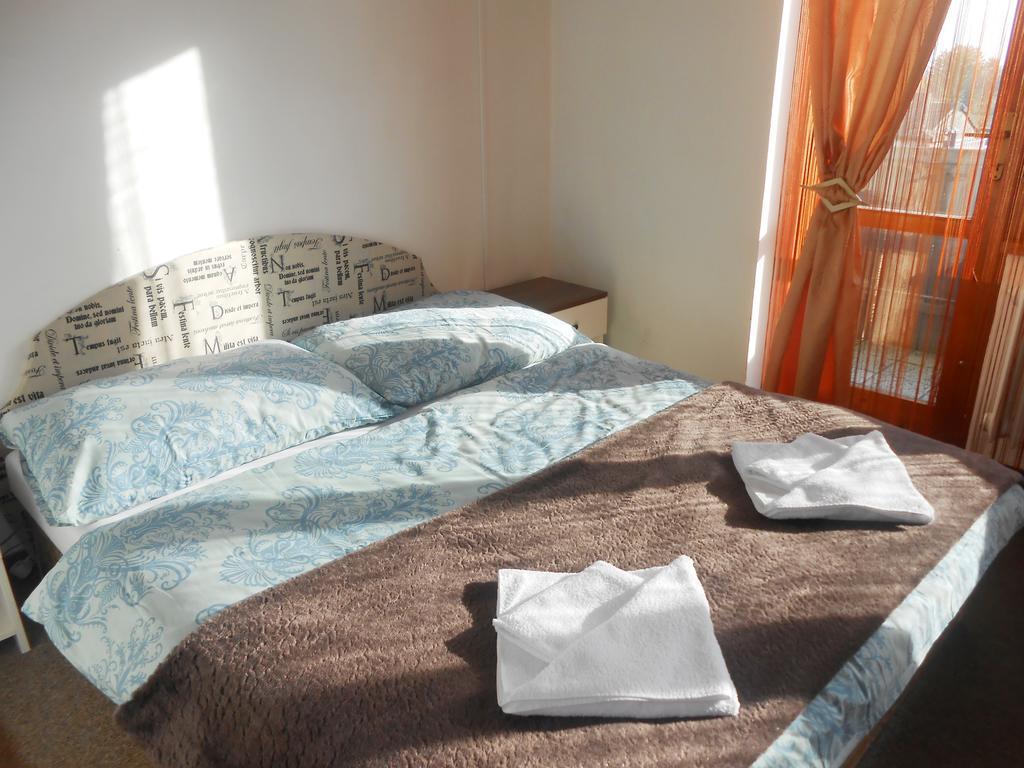 White Rabbit Hall Hotell Poděbrady Rum bild