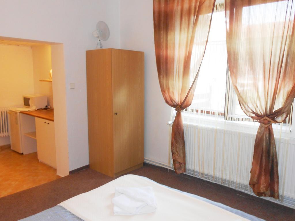 White Rabbit Hall Hotell Poděbrady Rum bild